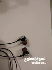  4 سماعات JBL سلكيه بحالة الوكاله استعمال خفيف جدا.. صوت قوي ورائع