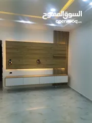  9 شقه طابق ارضي مدخل خاص وكراج خاص وساحه للبيع على شارع البترا شرق اربد مول قراند وكازيه الرجوب