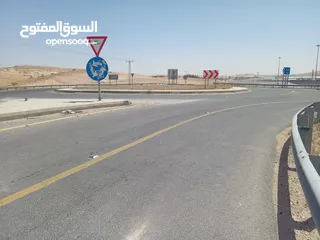  9 الزرقاء الحلابات طريق الشارع الرئيسي باتجاه السعوديه الازرق
