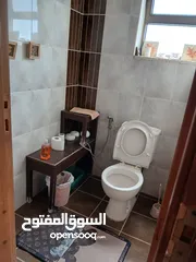  8 شقه ارضيه للبيع