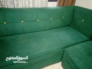  1 * كنبايات مستعملة تشبه الجديد عدد 3 الشعر قابل للتفاوض بشيء بسيط والكنب مش مهيون ودفع بحق الله وشيل.