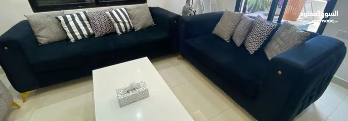  2 طقم كنب لون اسود ملوكي