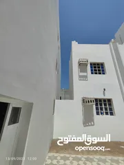  12 للبيع.. شقه جديده بالطابق الأول في المعبيله 8 قرب جامع الأمين