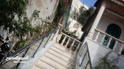  13 فيلا للبيع