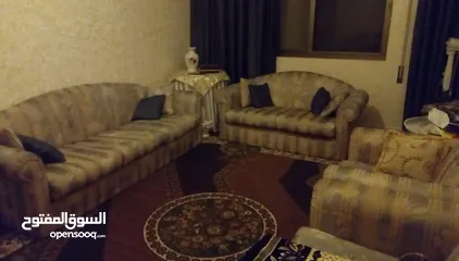  6 طقم كنب بحالة جيدة جدا للبيع بسعر تشجيعي