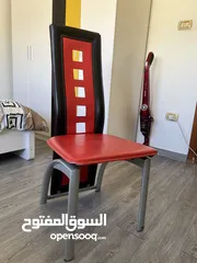  1 كراسي مطبخ مستعمل لون احمر عدد 4 للبيع