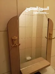  2 مغسله لون بيج مع مرآة حمام خشب  للبيع في اربد