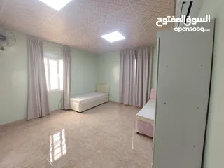  1 غرفة واسعة مع مطبخ تحضيري للموظفات بالقرب من مستشفى السلطاني..