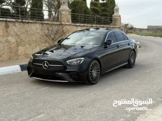  10 Mercedes benz E200 AMG بحالة الوكالة