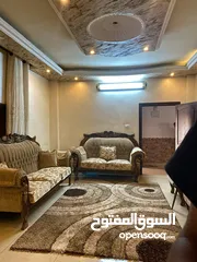  1 كنب  باللون البيج المميز للبيع بسعر مناسب