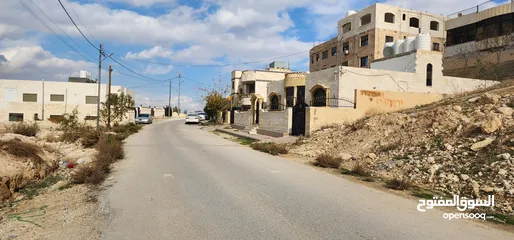  19 ارض مميزه و ذات إطلالة رائعه على الغرب للبيع من ألمالك مباشره  في اجمل مناطق  ألمرقب تستحق المشاهده
