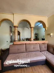  8 للبيع شقه طابق ثالث لايوجد مصعد  114 متر بسعر   اربع غرف وصاله معيشه