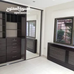  19 خلدا ـ شقه ارضيه فارغه للايجار ـ 200 متر داخلي  200 متر خارجي + حديقه مشجره - كراج خاص