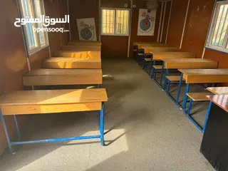  2 كرفان 4*8 للبيع مع مقاعد دراسية وطاولات