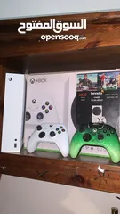  1 أكس بوكس سيريس اس للبيع  شبه جديد معه إيدتين بوضع ممتاز