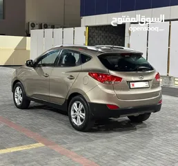  1 Hyundai Tucson 2.0 MODEL 2013 single onwer