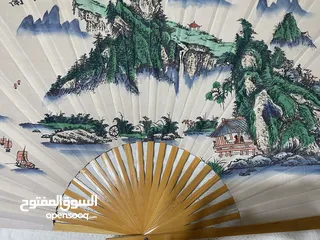  1 -برادي  -طقم شرشف طاولة وسط مربع وكوشن للشرشف   مروحة تعليق قماش بلرسم المميز والخشب المميز
