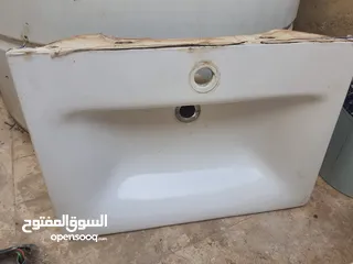 3 مرحاض عدد 2 ومغسلة  مستعملة