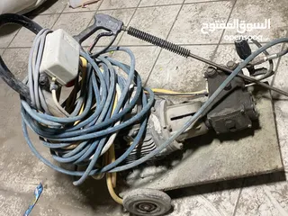  9 عدة غسيل سيارات وقطع غيار مستعمة