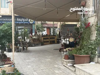  11 محلات للبيع