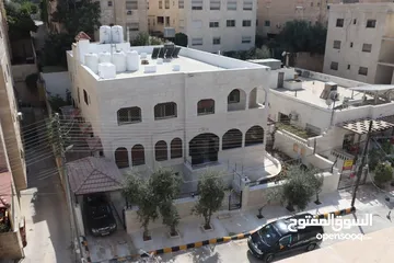  2 فيلا/بيت للبيع من ثلاث طوابق مساحة البناء 700متر مربع مساحة الارض600م2