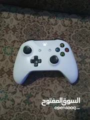  4 جهاز اكس بوكس وان مستعمل اشي بسيط الجهاز ولا غلطه ايدين بلستيشن
