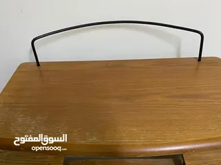  2 طاولة كمبيوتر مستعمل بحالة جيدة للبيع