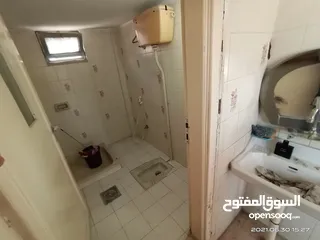  12 شقة للبيع في الهاشمي الشمالي قرب المركز الصحي