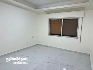  12 شقة فارغة - الجاردنز - 2نوم - قرب الخدمات - منطقة هادئة ومميزة