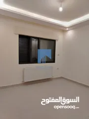 5 شقة أرضية فاخرة للبيع في خلدا - قرب إشارة الدر المنثور 140م مع حديقة وترسات 70م لم تسكن