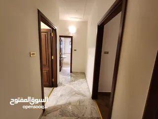  12 شقة فارغة للبيع في عبدون - ref : 14554