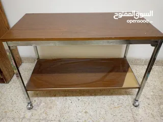  6 خزانة احذية ، طاولة متحركة ، مكتب حديد ، مكنسة كهرباء هيتاشي