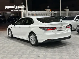  5 Toyota Camry LE