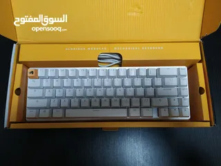  6 اكسسوارات احترافية ( سماعات، كيبوردات، مايك) جديد open box