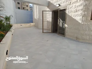  13 شقه مع حديقه للبيع