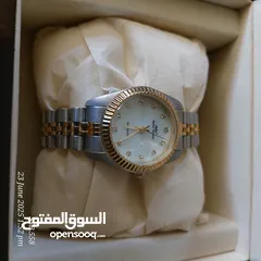  6 ساعة يد نسائي نوع marreo Valentino جديدة  كاملة مع العلبة
