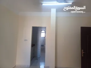  1 غرفة للإيجار في الخوير مع حمام ومطبخ  Room for rent khuwair 17/2 Room Bathroom Kitchen