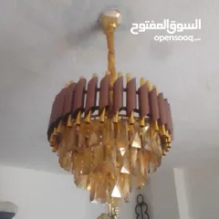  1 ثريات مستعمله بحاله ممتازة الاضاء ممتاز