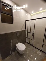  11 خلدا 160م داخلي و120م خارجي ومدخل خاص وكراج خاص بسعر مغري