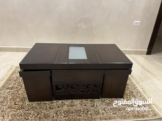  8 طقم كنب مستعمل للبيع مع هدية طاولة وسط و سجادة في الزرقاء
