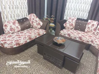  6 طقم كنب كورنر للبيع بحاله جيده استعمال خفيف مع طقم طاولات  