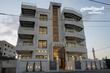  18 شقة طابق ثالث مع روف في مشروع زهرة القمر بإطلالة رائعة وتشطيبات عالية الجودة في موقع مميز