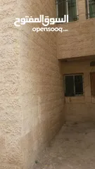 7 شقه استثماريه مميزه للبيع من المالك مباشرة طابق ارضي منخفض على مستوى الشارع،مدخل جانبي