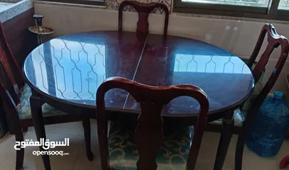  1 طاولة سفرة مرتبة
