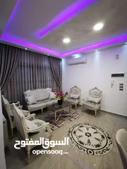  2 شقة للايجار في منطقة عبدون .. / موقع مميز / اثاث كامل / مساحة 180م