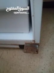  2 اريد شراء باب ثلاجة mon blanc مستعمل او جديد كما مبين بالصور