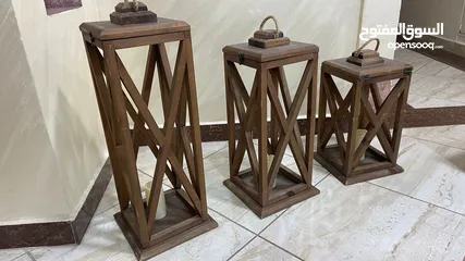  7 طاولة وسط  مع القزاز مع طقم جانبيات 3 احجام    طقم ديكور فوانيس 3 احجام خشب