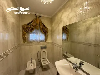  8 دير غبار شقة أرضية فخمة مع حديقه 4 نوم للإيجار
