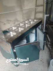  1 ثلاجة ومستلزمات مطعم