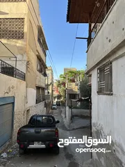  11 شقتين للبيع (أرضي + تسوية)  الزرقاء حي رمزي في منطقة حيوية جداً